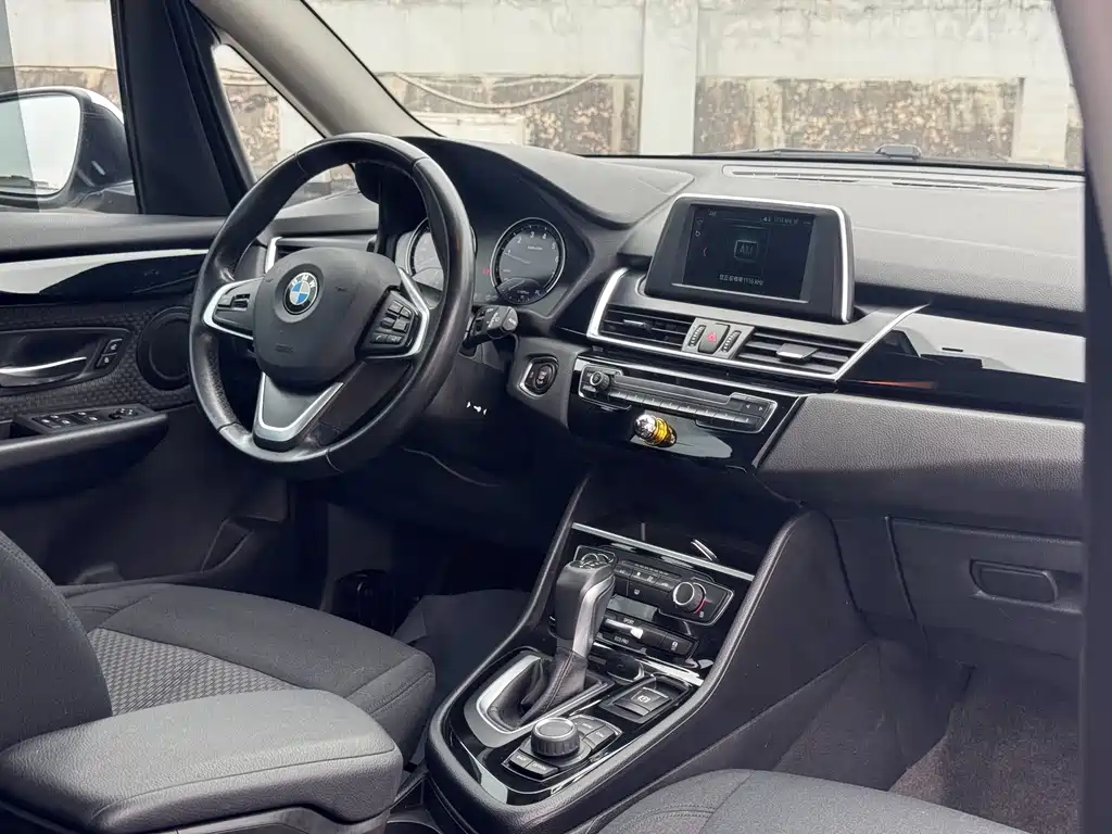BMW 2 Series Active Tourer 2018 — фото 8