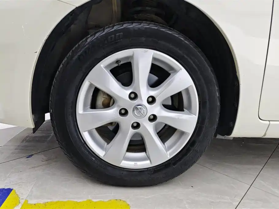 Nissan Tiida 2015 — фото 6