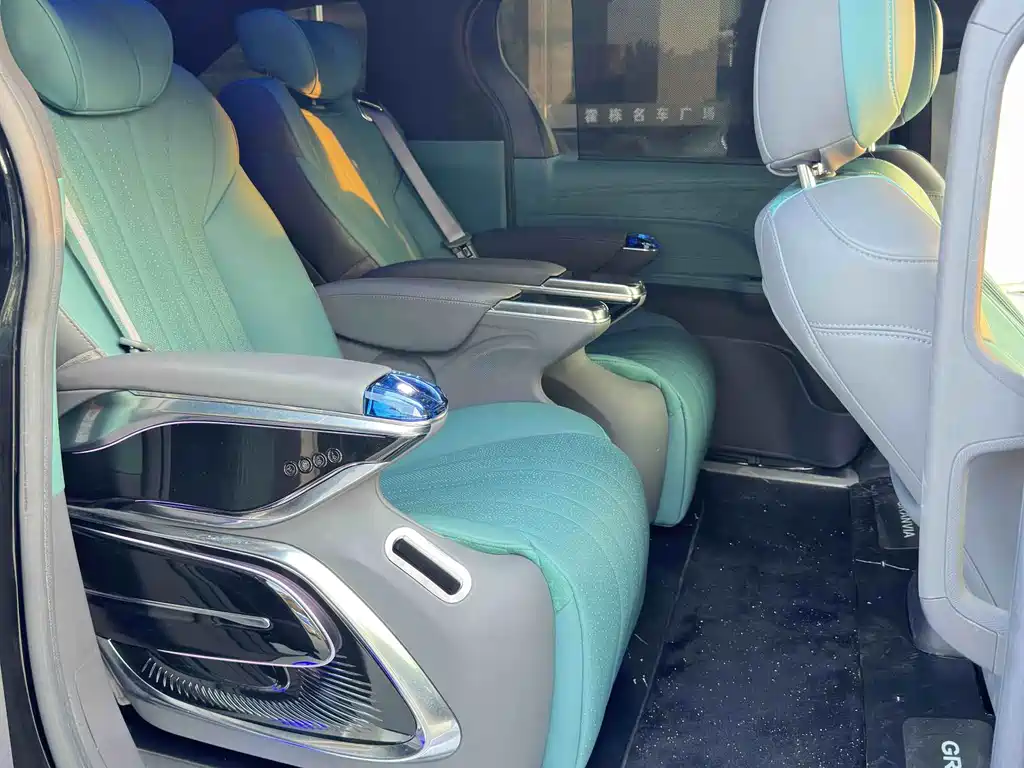 Toyota Sienna 2023 — фото 12