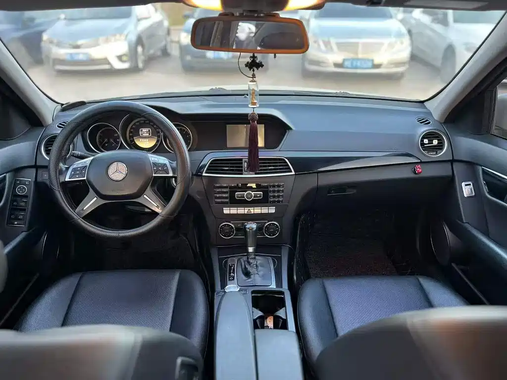 Mercedes-Benz C-Class 2011