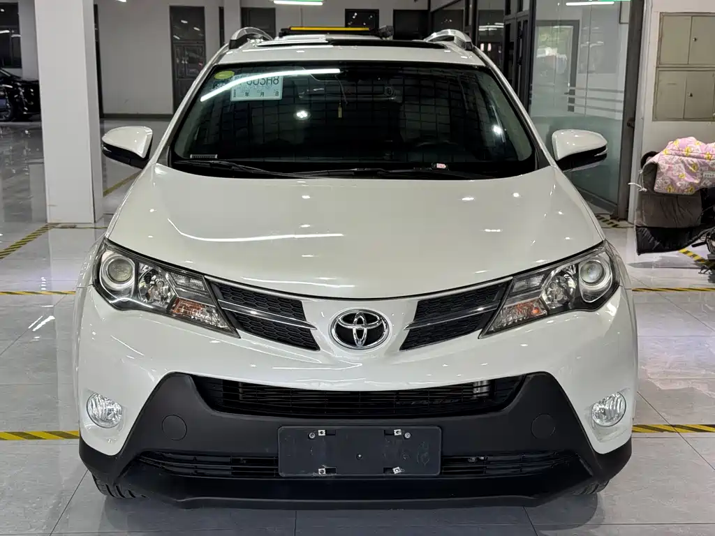 Toyota RAV4 2015 — фото 3