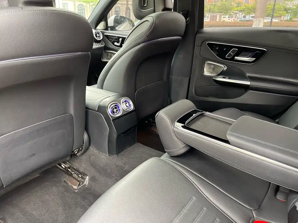 Mercedes-Benz C-Class 2023 — фото 12