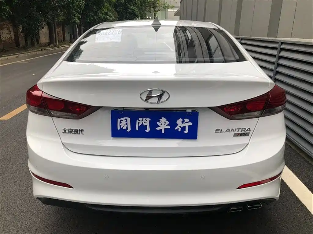 Hyundai Elantra 2019 — фото 14