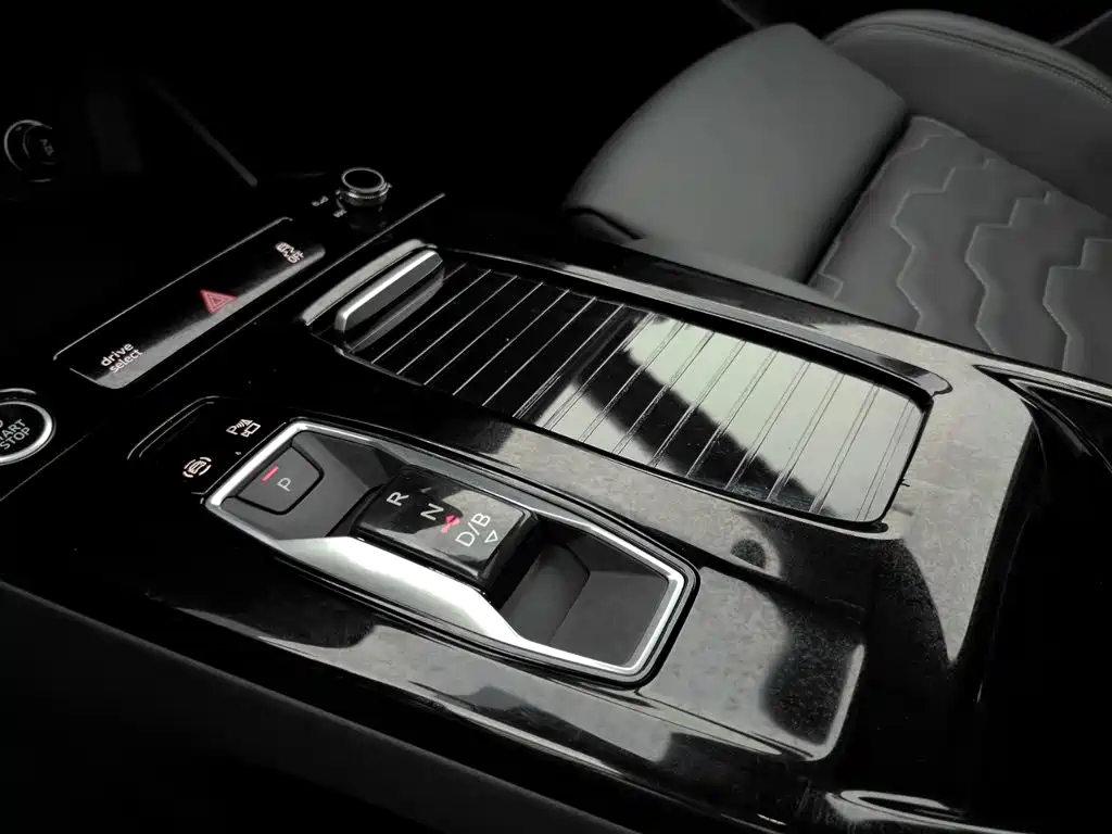 Audi Q6L e-tron 2025 — фото 11