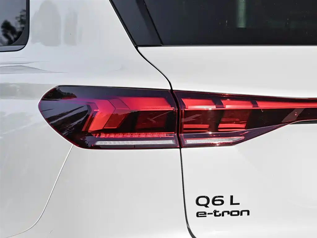 Audi Q6L e-tron 2025 — фото 28