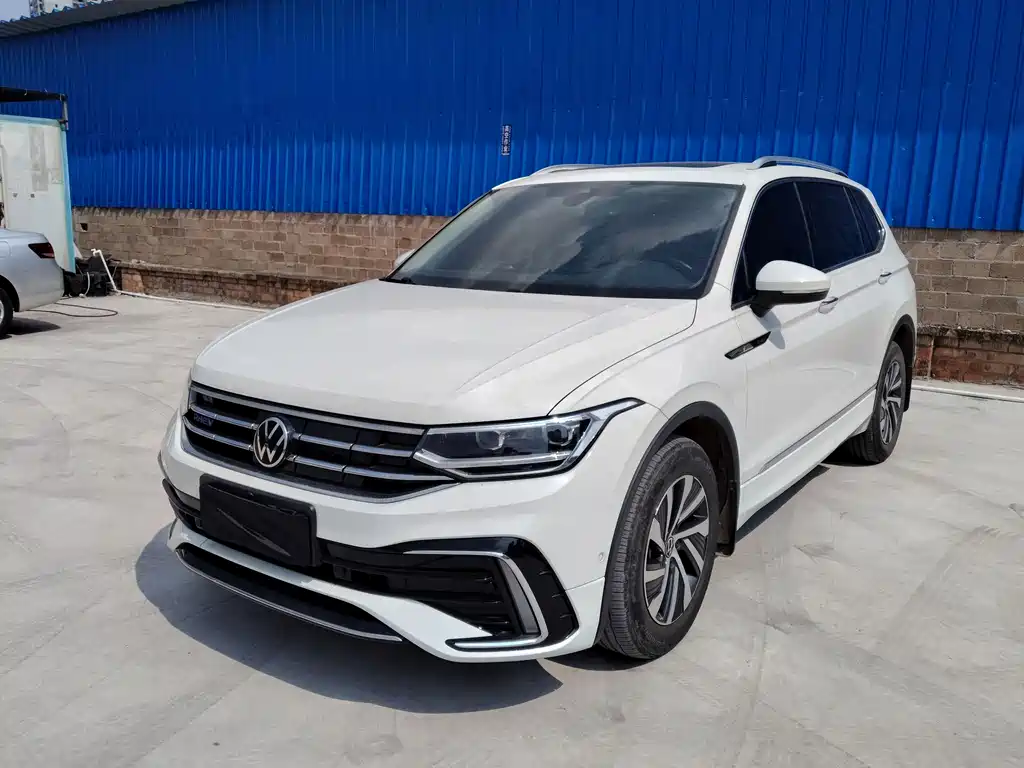 Volkswagen Tiguan L 2023 — фото 1