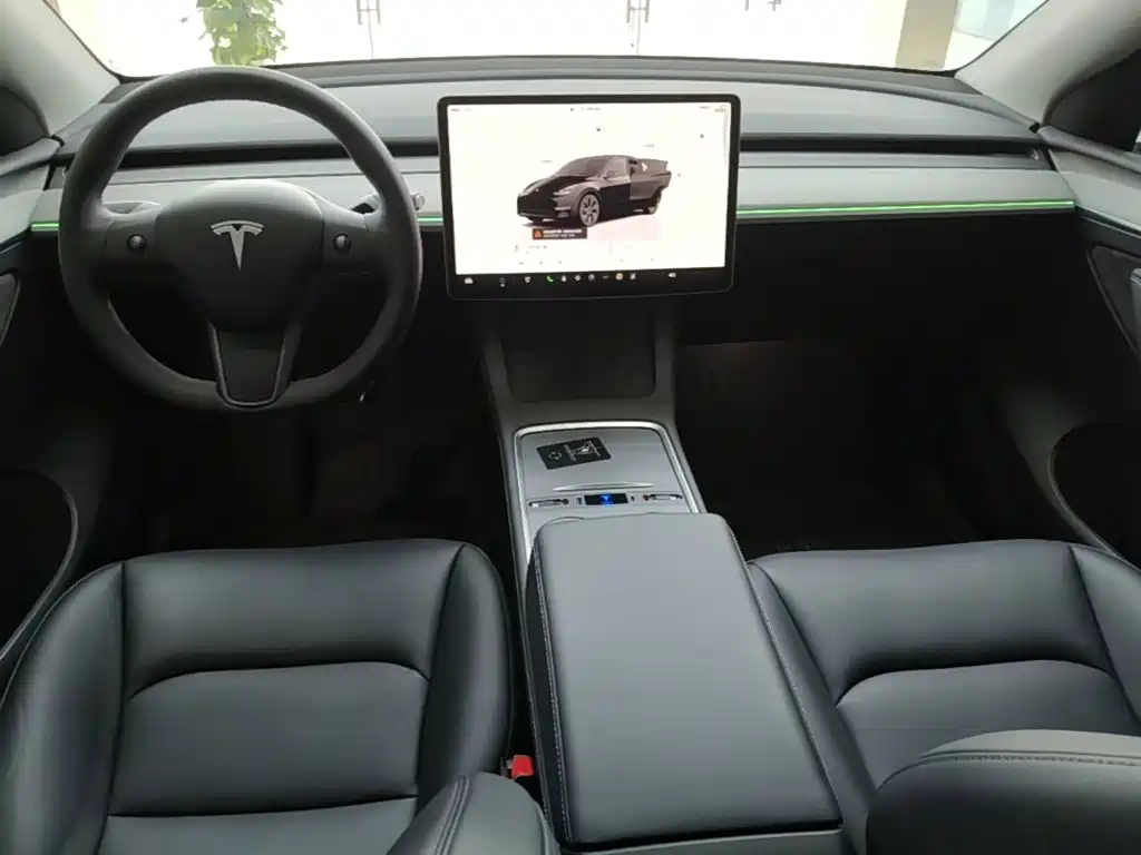 Tesla Model Y 2024 — фото 10