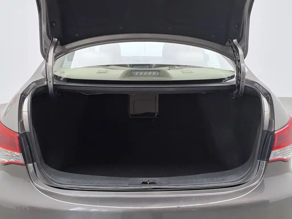 Nissan Sylphy 2017 — фото 16