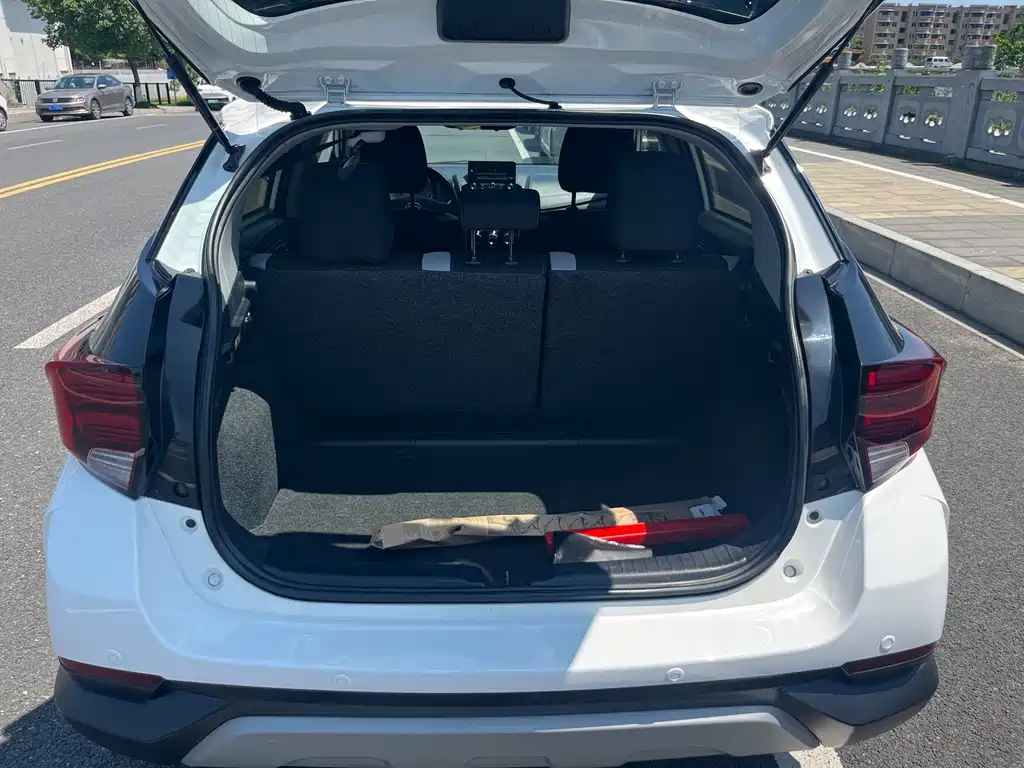 Toyota Yaris L 2020 — фото 11