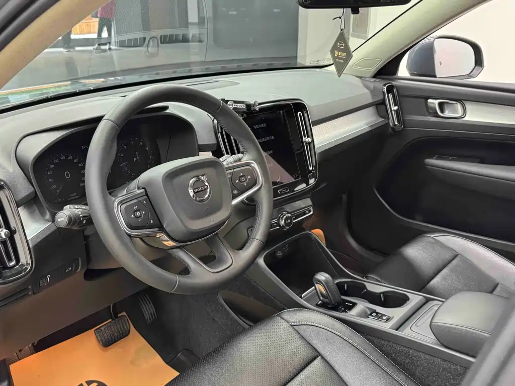Volvo XC40 2021 — фото 13
