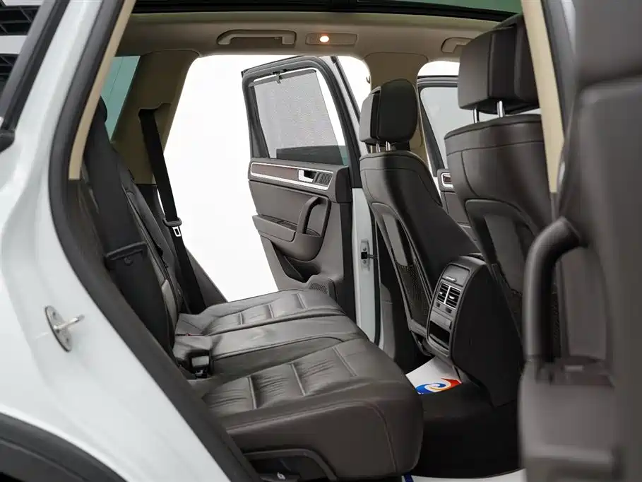 Volkswagen Touareg 2015 — фото 11