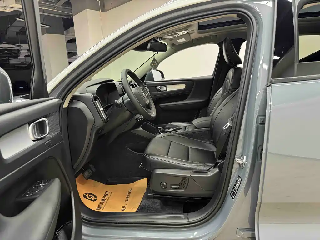 Volvo XC40 2021 — фото 11