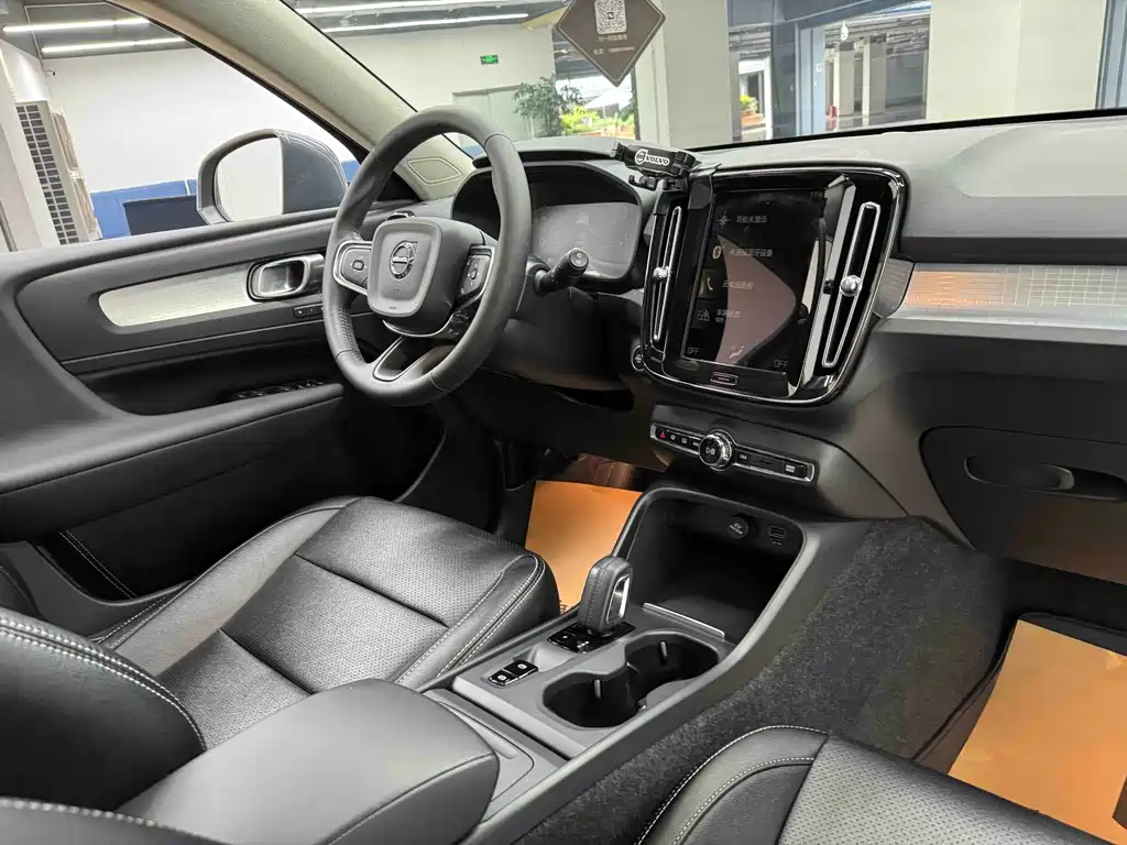 Volvo XC40 2021 — фото 24