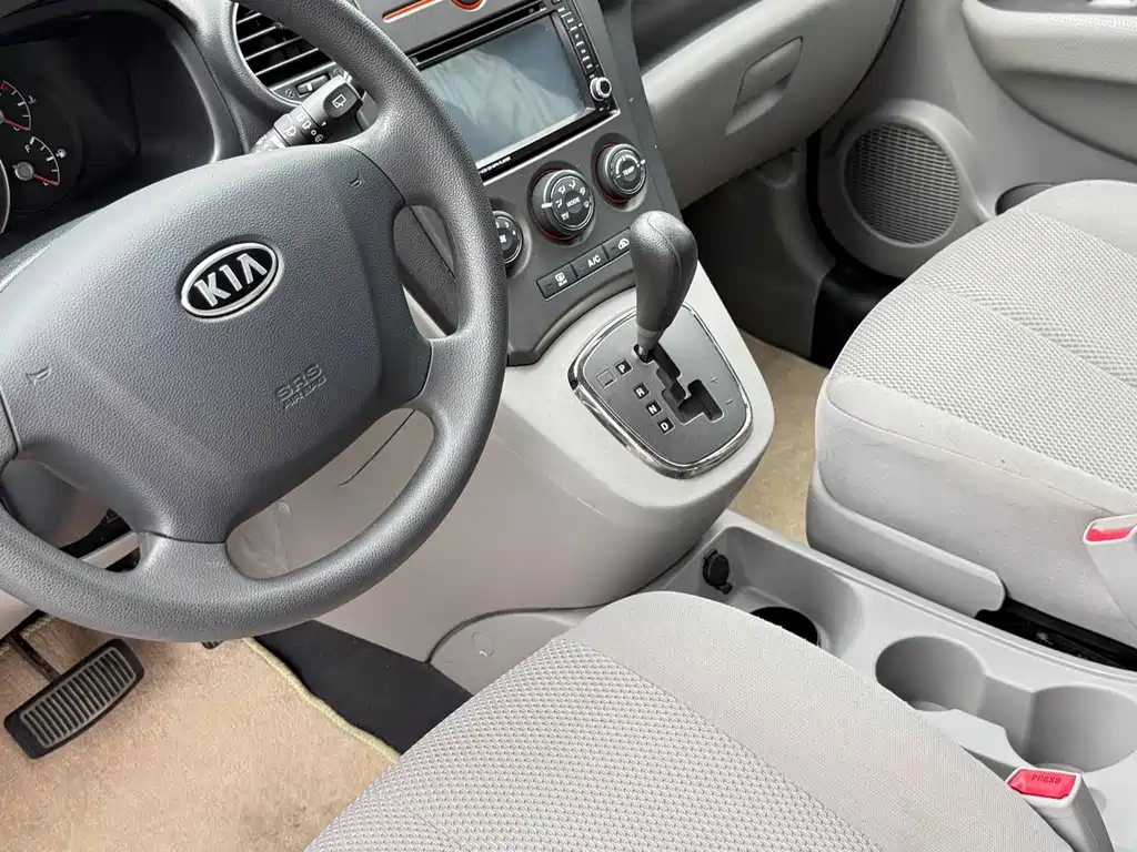 Kia Carens 2011 — фото 24