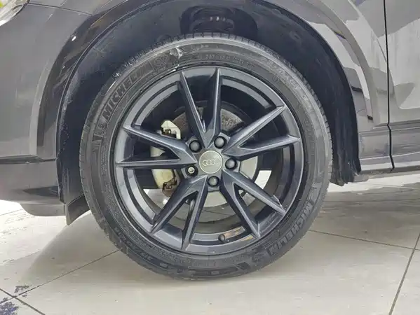 Audi Q2L 2020