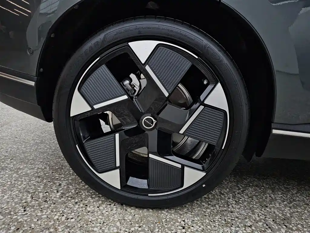 Volvo XC70 PHEV 2025 — фото 15