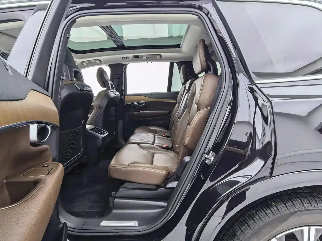 Volvo XC90 2019 — фото 13