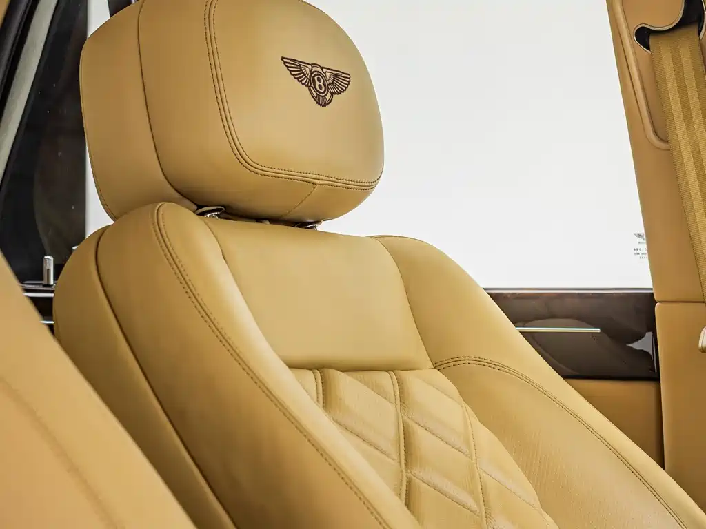 Bentley Elegance 2010 — фото 18