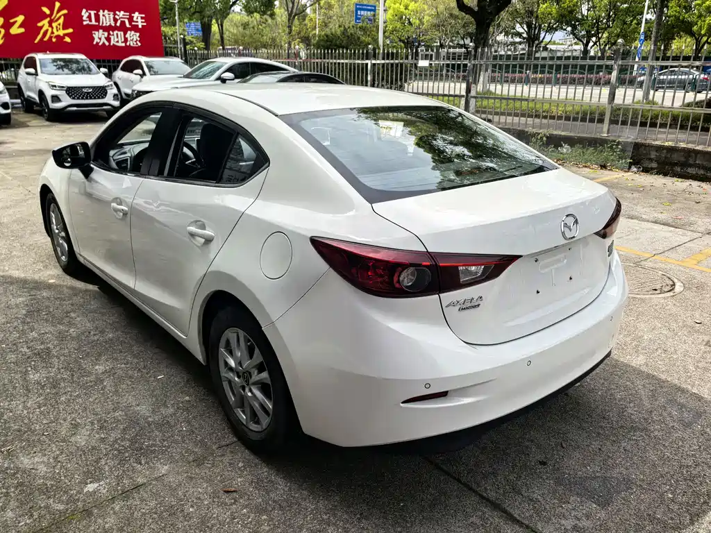 Mazda 3 Axela 2018 — фото 16