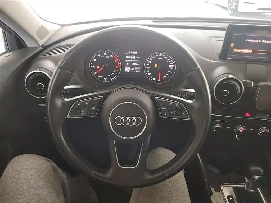 Audi A3 2018 — фото 11
