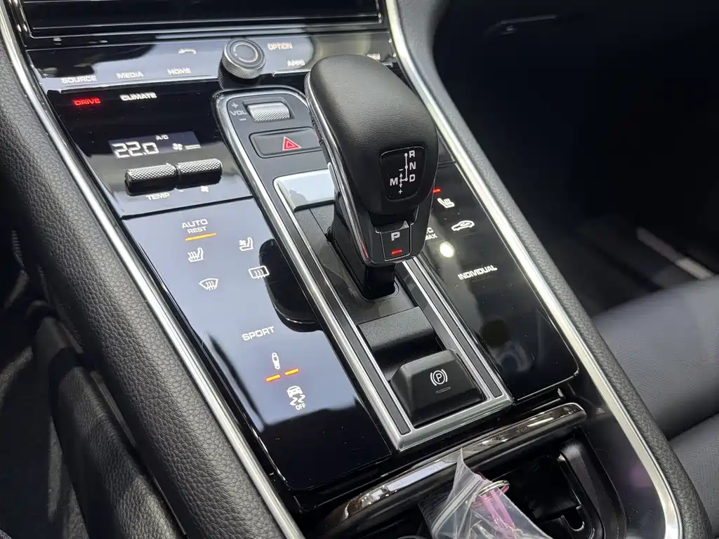 Porsche Panamera 2017 — фото 10