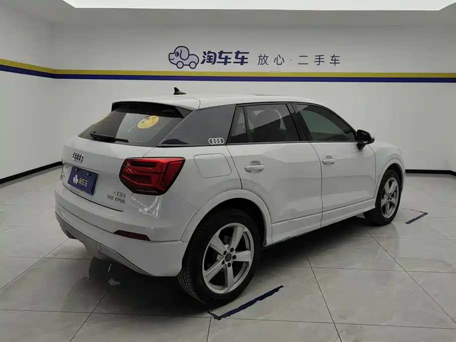 Audi Q2L 2019