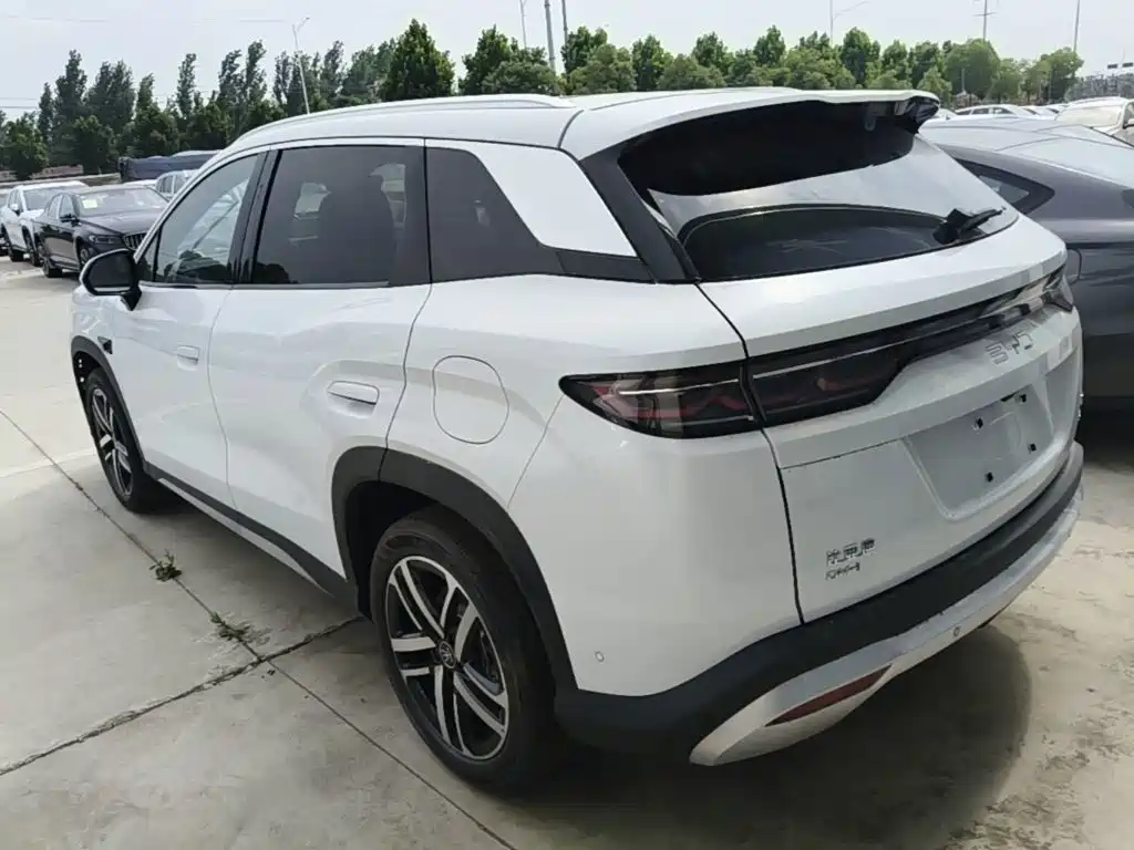 BYD L DM-i 2026 — фото 5