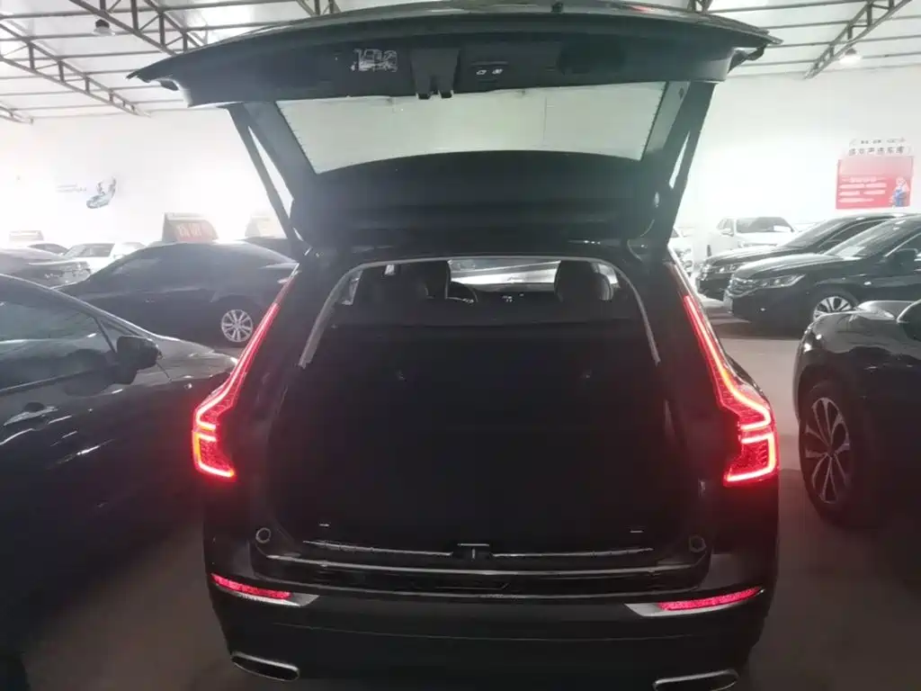 Volvo XC60 2019 — фото 19