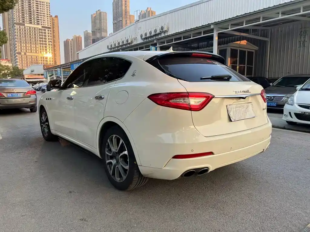 Maserati Levante 2017 — фото 8