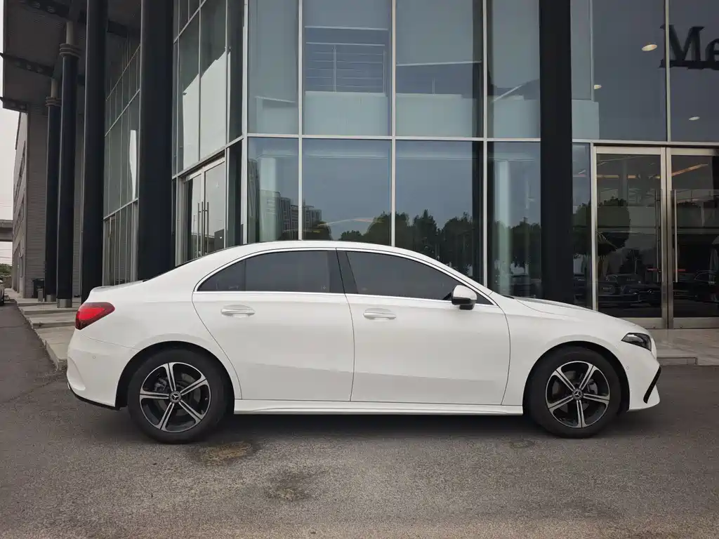 Mercedes-Benz A-Class 2025 — фото 4