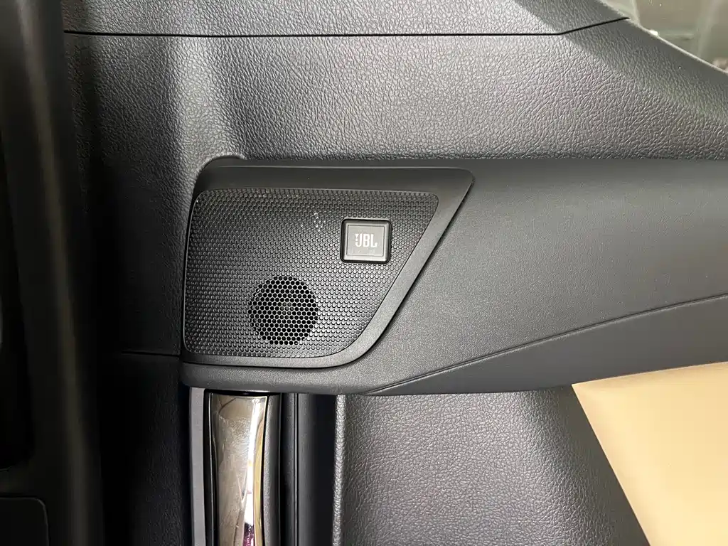 Toyota Alphard 2018 — фото 30