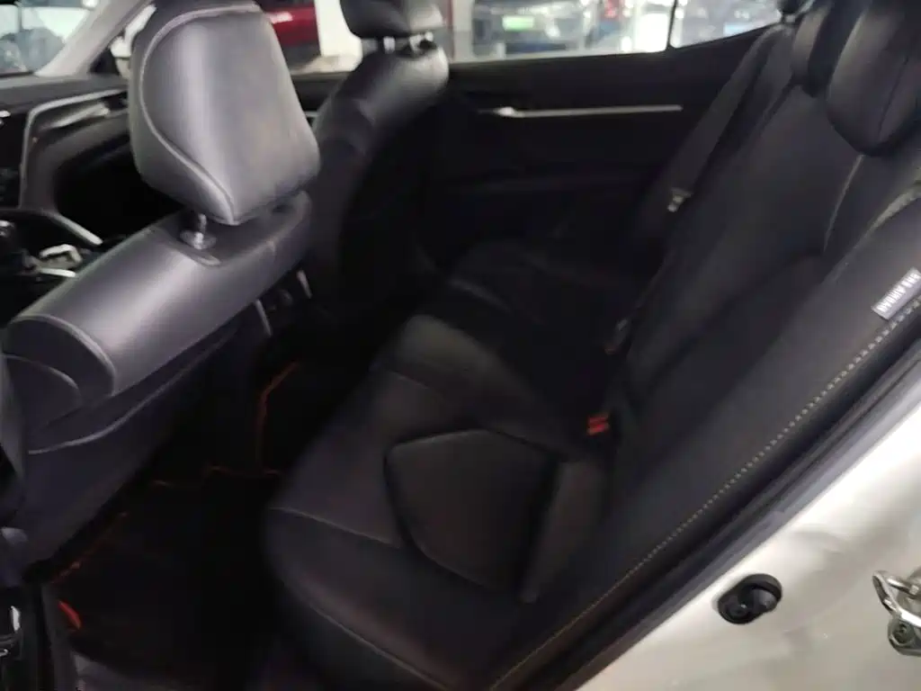 Toyota Camry 2021 — фото 17