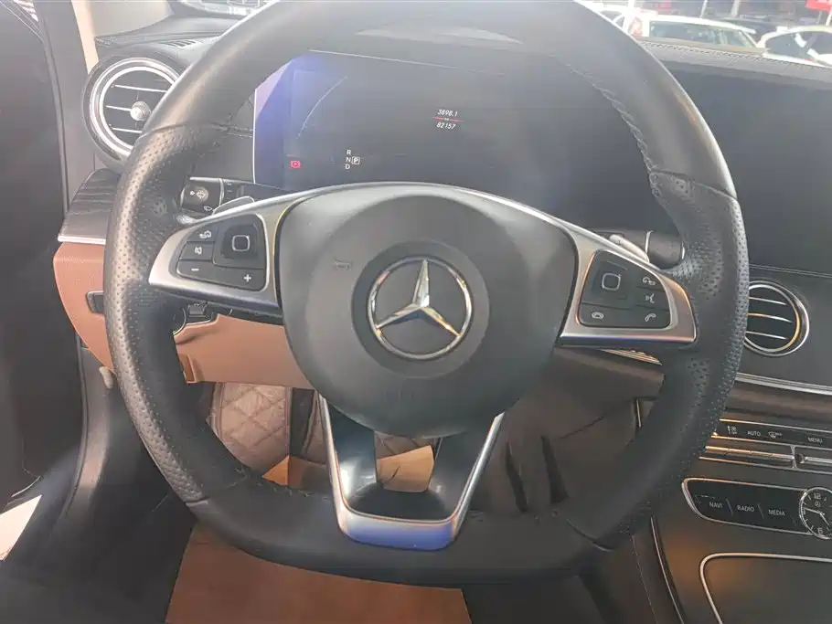 Mercedes-Benz E-Class 2018 — фото 15