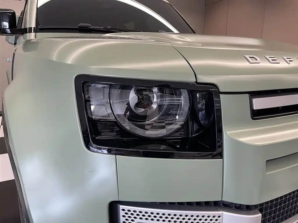 Land Rover Defender 2023 — фото 10