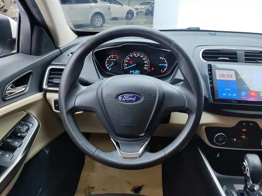 Ford Escort 2018 — фото 15