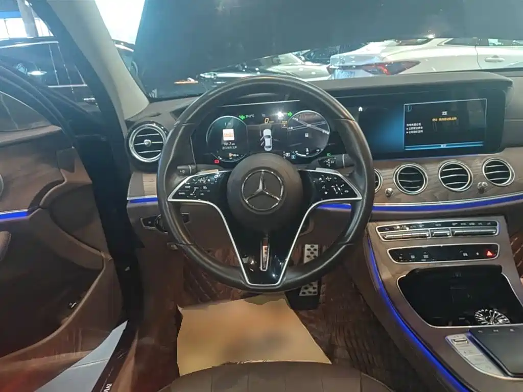 Mercedes-Benz E-Class 2023 — фото 11