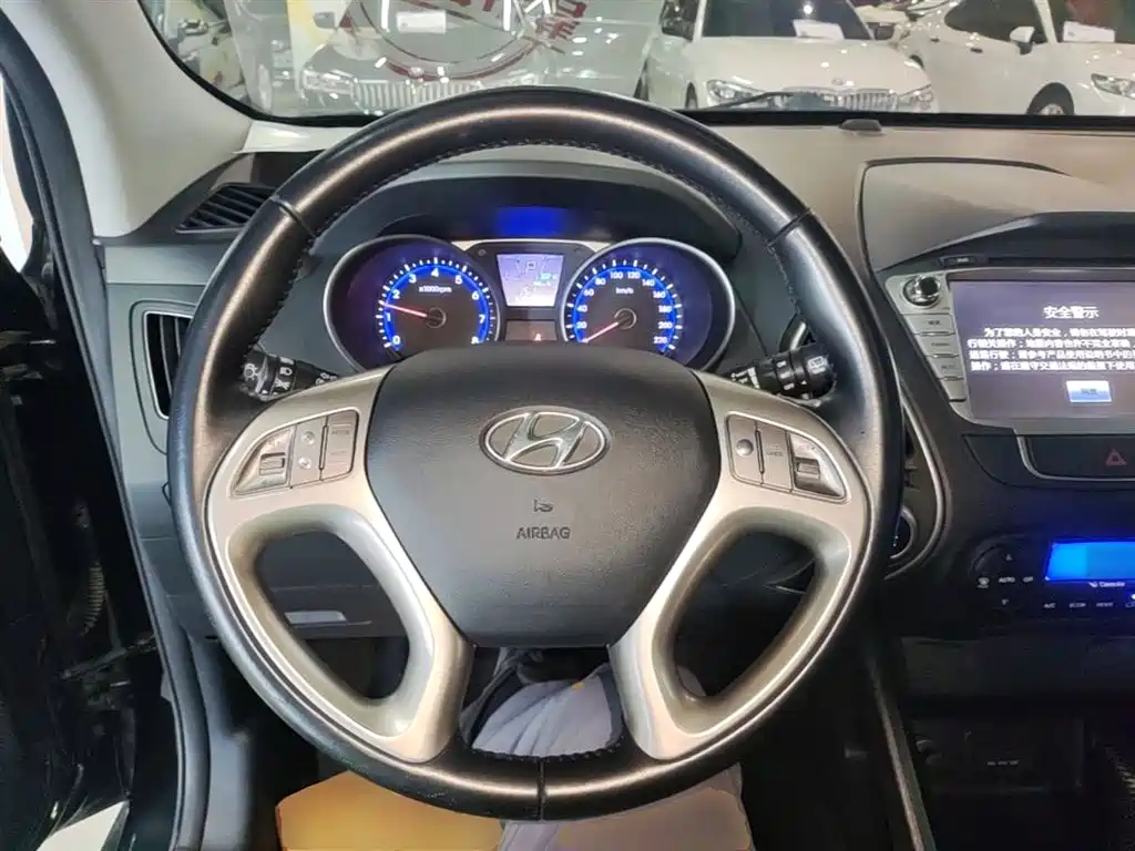 Hyundai ix35 2015 — фото 11