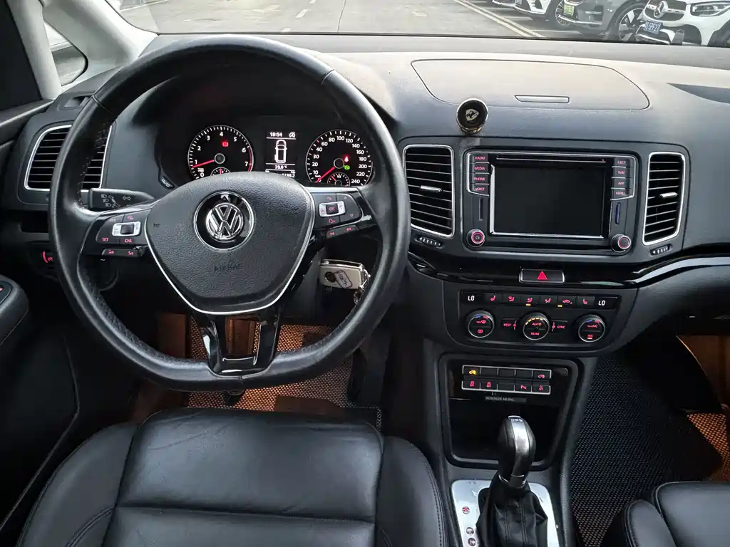 Volkswagen Sharan 2018 — фото 12