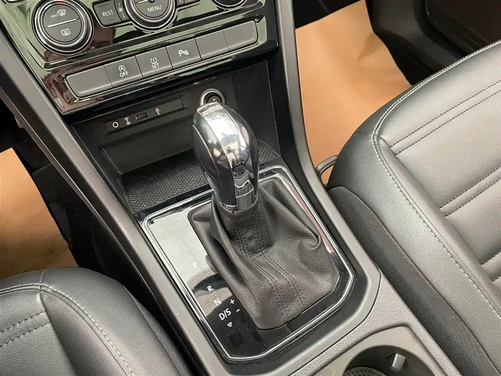 Volkswagen Touran 2019 — фото 11