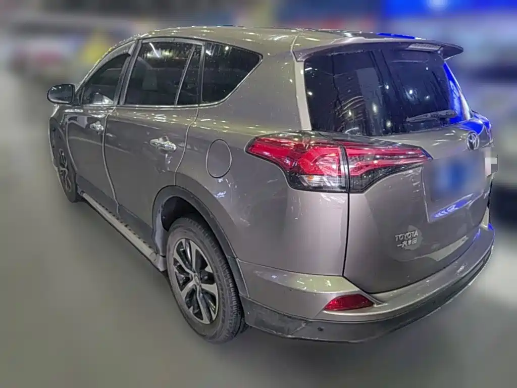 Toyota RAV4 2019 — фото 9