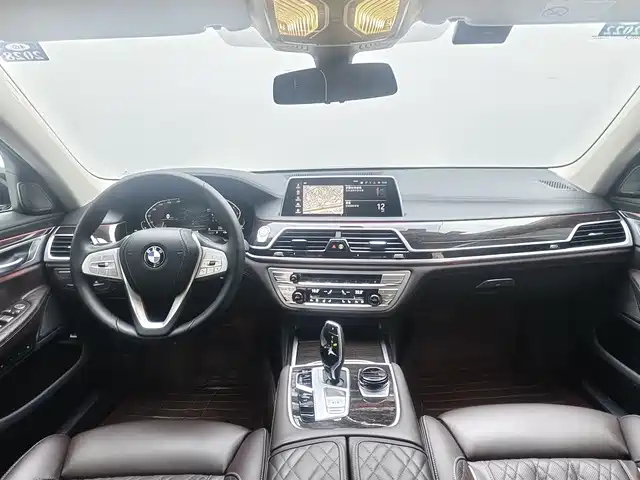 BMW 7 Series 2020 — фото 10
