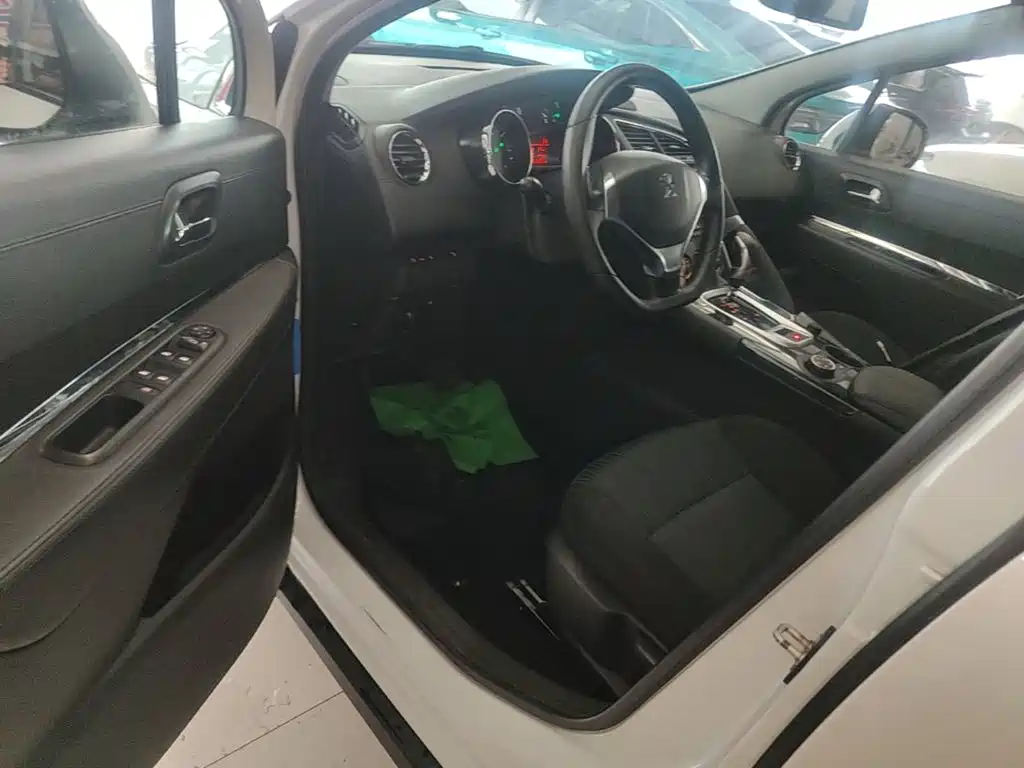 Peugeot 3008 2015 — фото 16