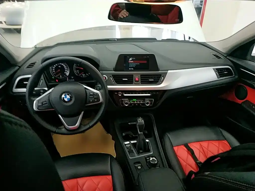 BMW 1 Series 2018 — фото 10