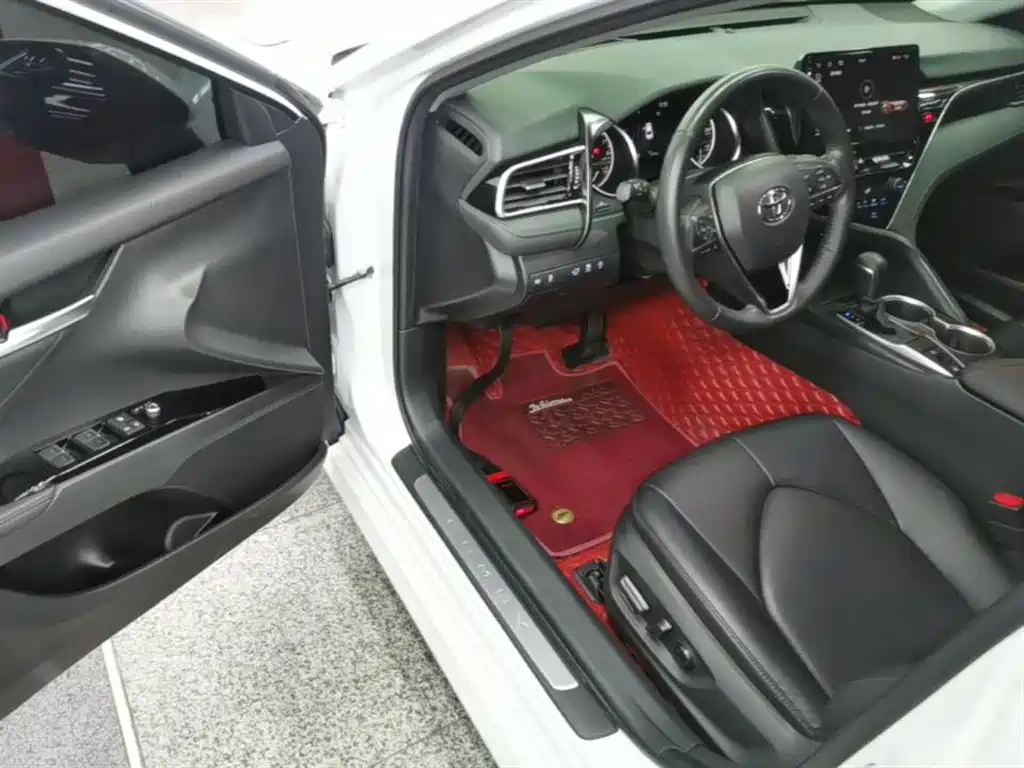 Toyota Camry 2022 — фото 16