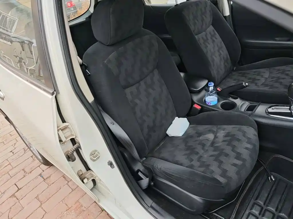 Nissan Tiida 2015 — фото 25