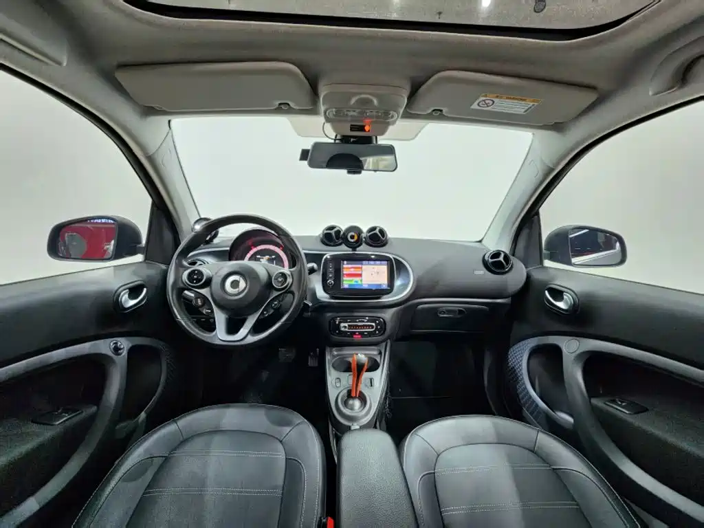 smart Fortwo 2018 — фото 18