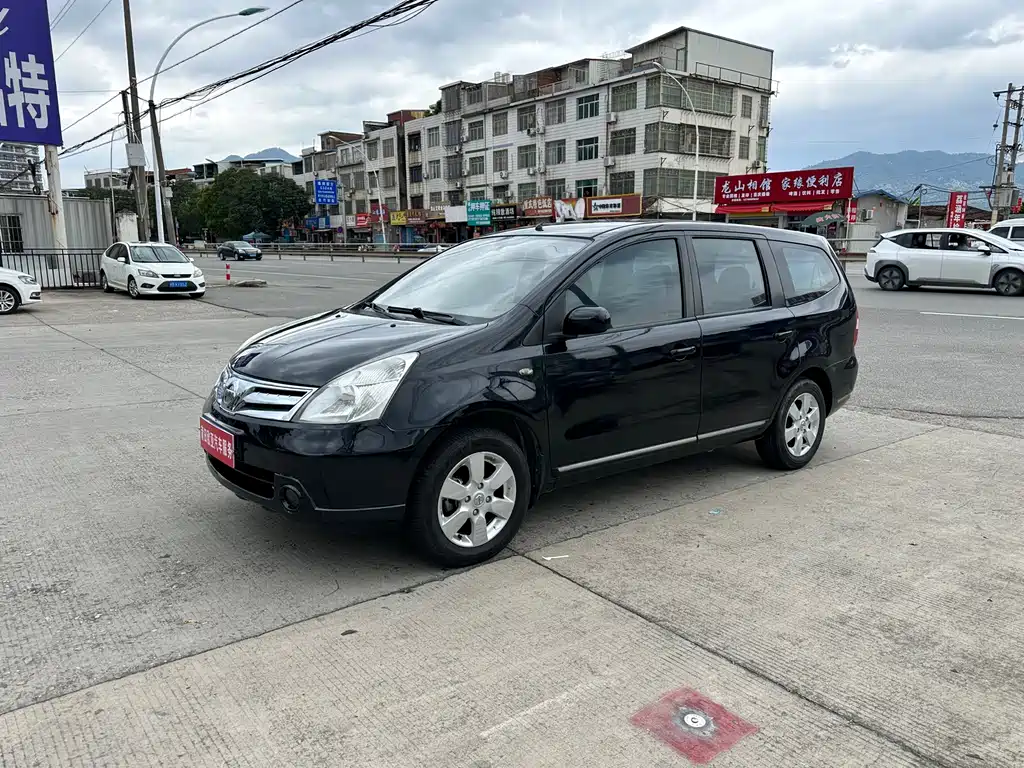 Nissan Livina 2010