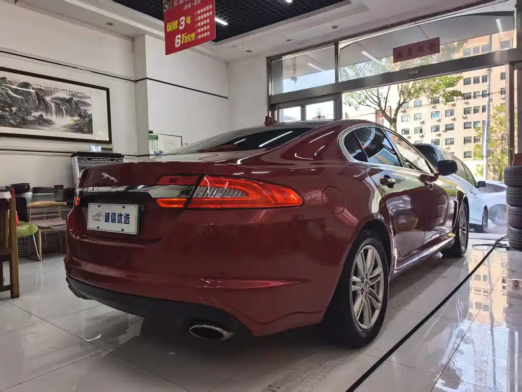 Jaguar XF 2013 — фото 13