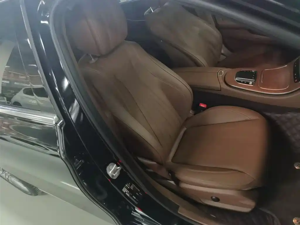 Mercedes-Benz E-Class 2023 — фото 25
