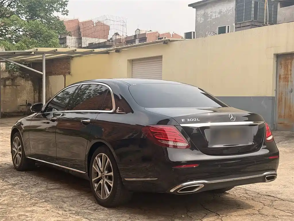 Mercedes-Benz E-Class 2020 — фото 16